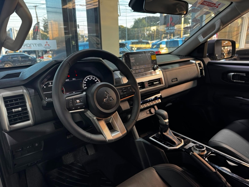 Mitsubishi-TRITON-2.4 BITURBO DIESEL CD HPE 4X4 AUTOMÁTICO