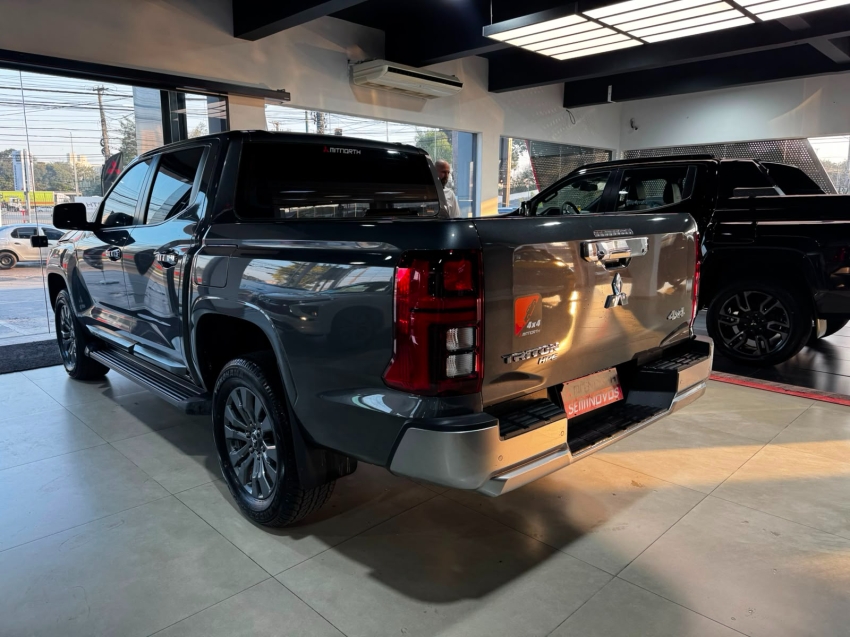 Mitsubishi-TRITON-2.4 BITURBO DIESEL CD HPE 4X4 AUTOMÁTICO
