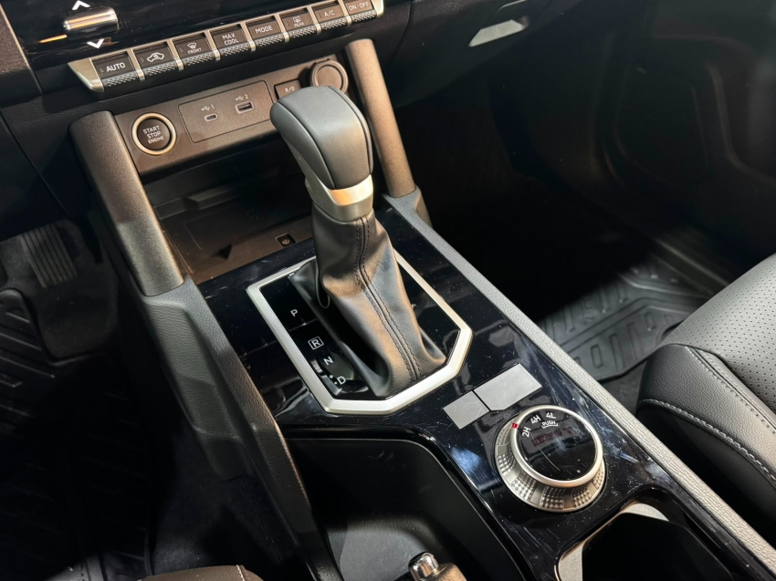 Mitsubishi-TRITON-2.4 BITURBO DIESEL CD HPE 4X4 AUTOMÁTICO