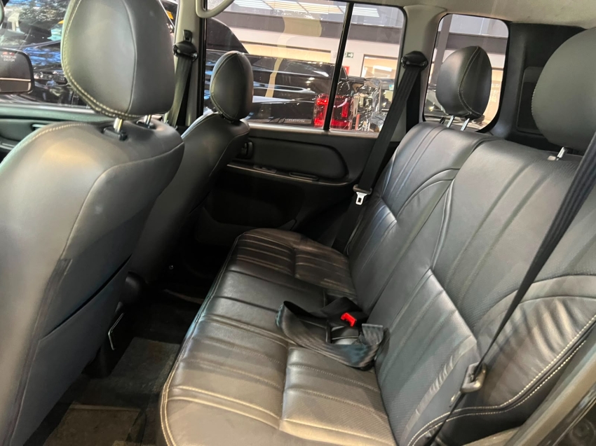 Mitsubishi-PAJERO TR4-2.0 4X2 16V 140CV FLEX 4P AUTOMÁTICO