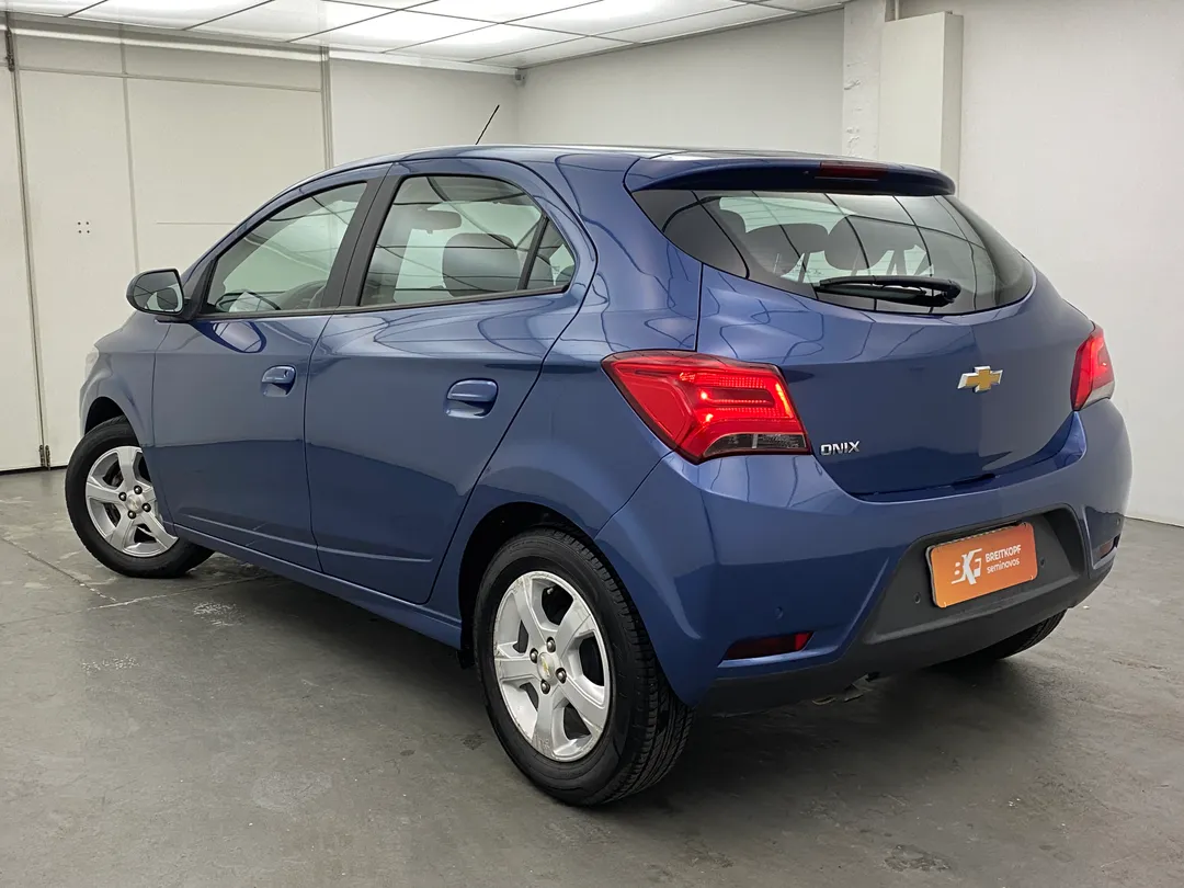 GM - Chevrolet-ONIX-ONIX HATCH LT 1.4 8V FlexPower 5p Mec.
