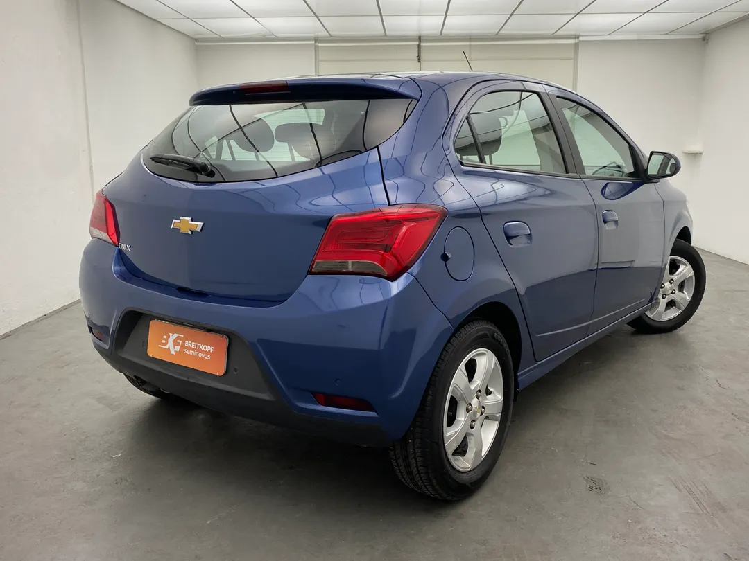 GM - Chevrolet-ONIX-ONIX HATCH LT 1.4 8V FlexPower 5p Mec.