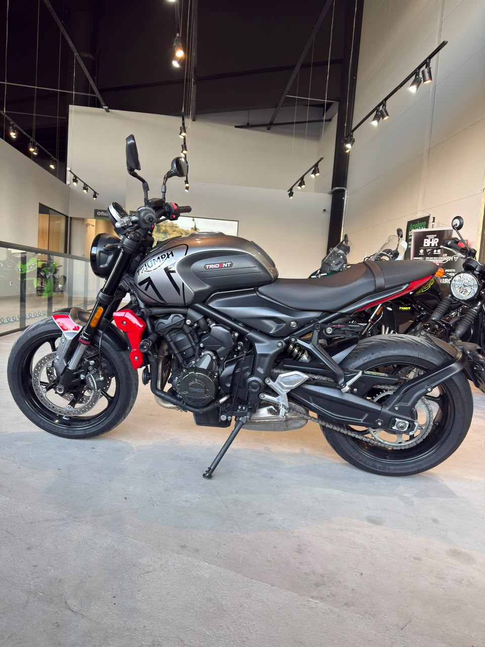 TRIUMPH-TRIDENT-TRIDENT 660