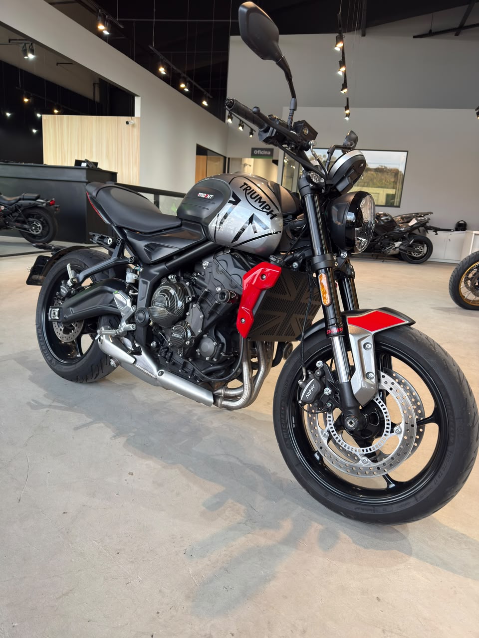 TRIUMPH-TRIDENT-TRIDENT 660