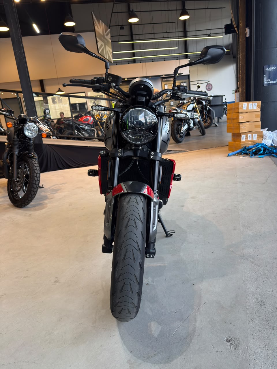 TRIUMPH-TRIDENT-TRIDENT 660