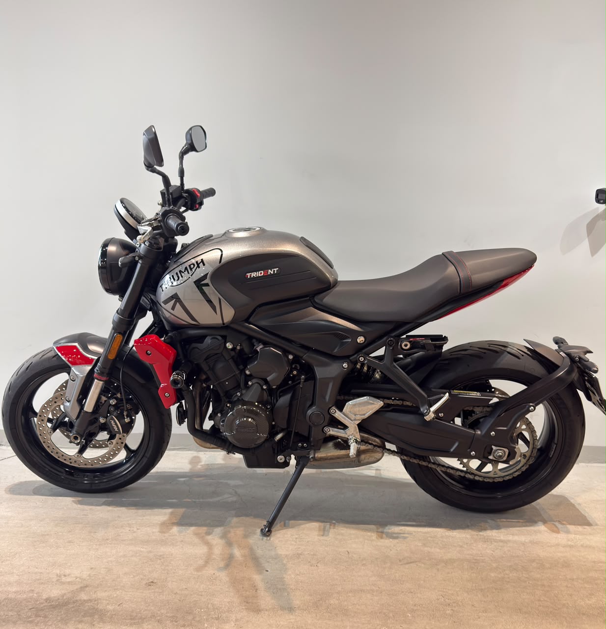 TRIUMPH-TRIDENT-TRIDENT 660