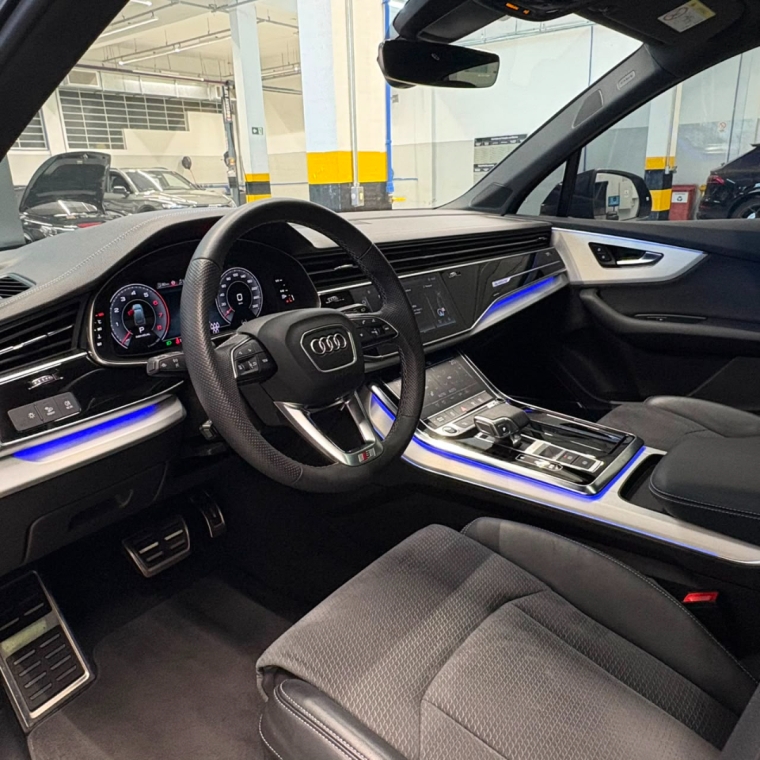 Audi-Q7-3.0 55 TFSI GASOLINA PERFORMANCE BLACK QUATTRO TIPTRONIC