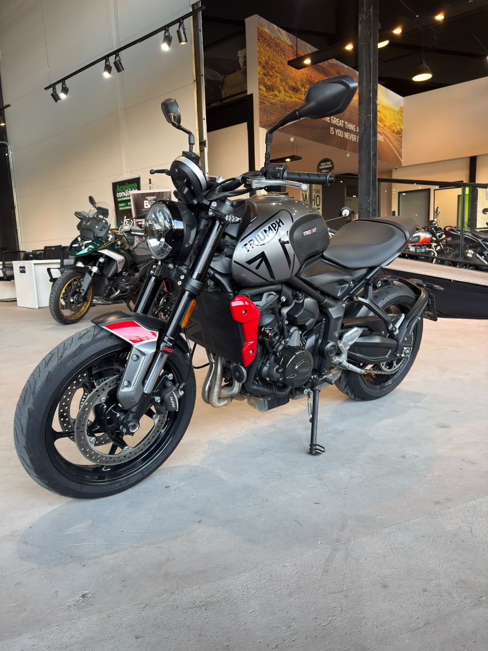 TRIUMPH-TRIDENT-TRIDENT 660
