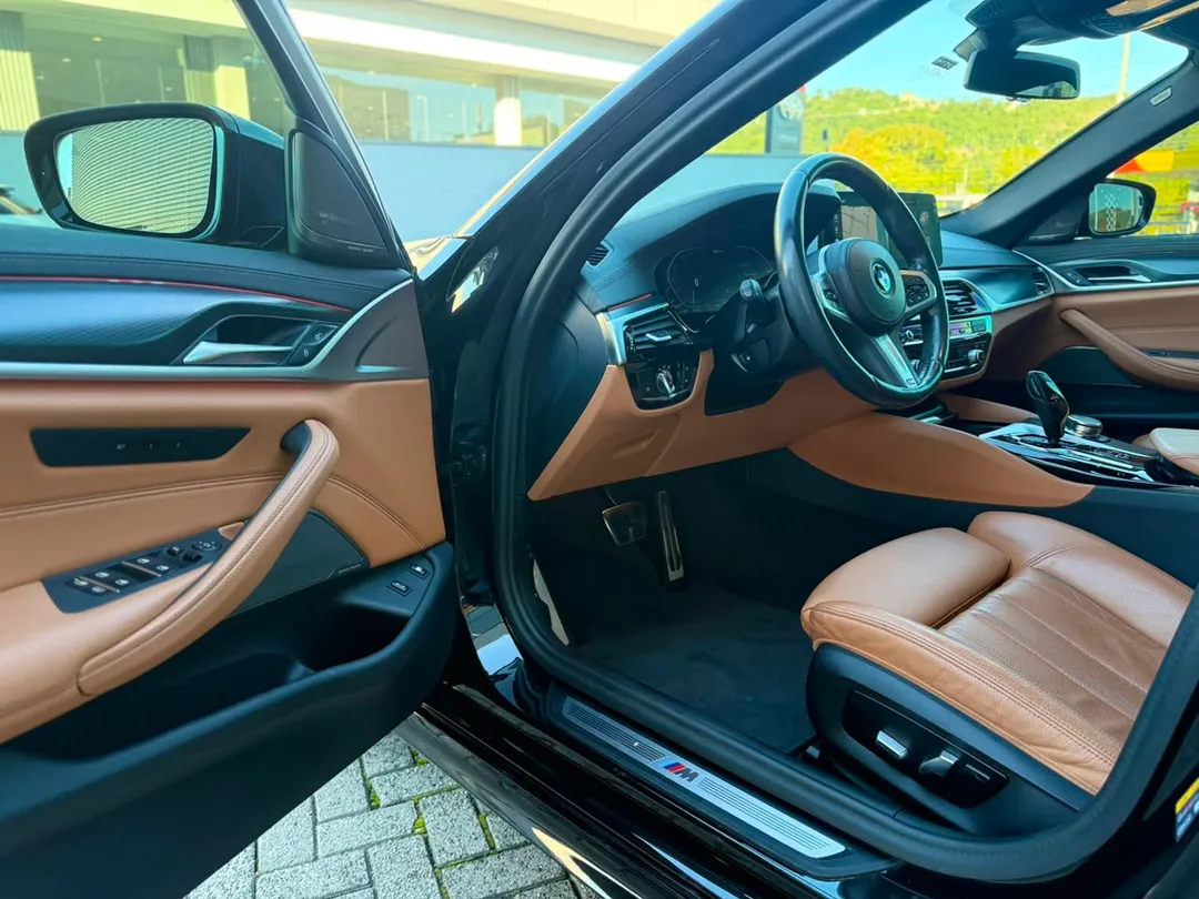 BMW-530e-530e M Sport 2.0 Turbo Aut. (Híbrido)