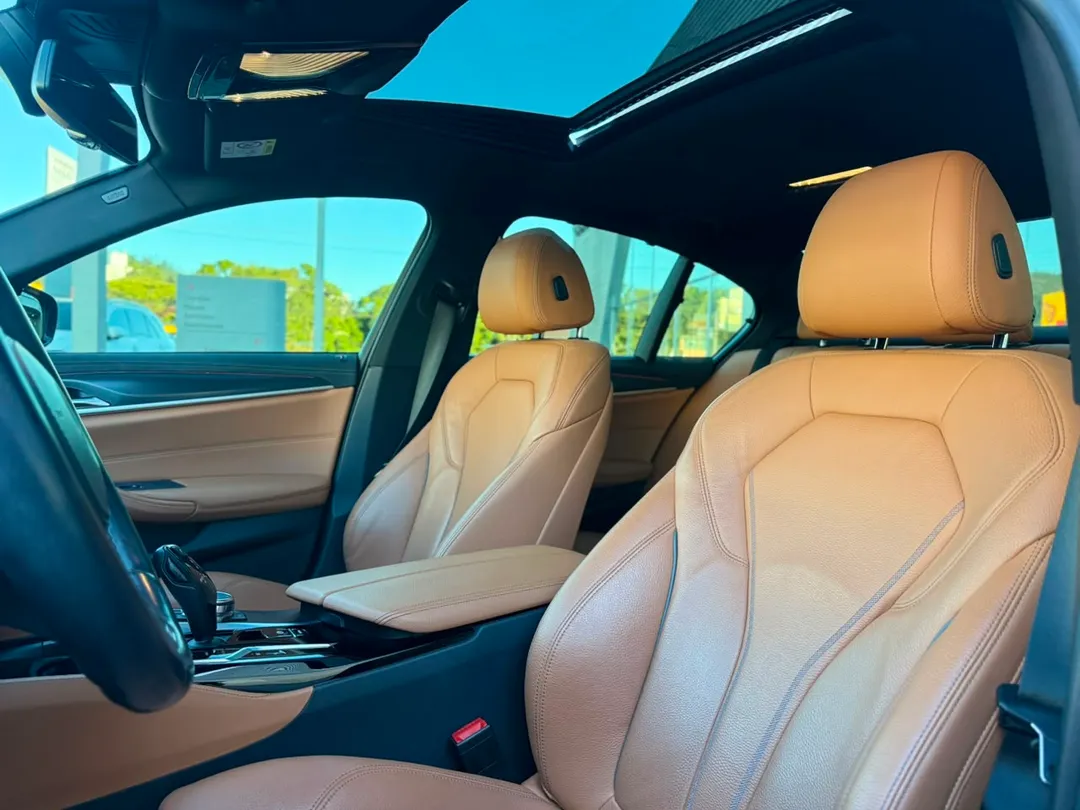 BMW-530e-530e M Sport 2.0 Turbo Aut. (Híbrido)