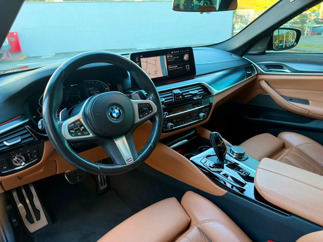BMW-530e-530e M Sport 2.0 Turbo Aut. (Híbrido)