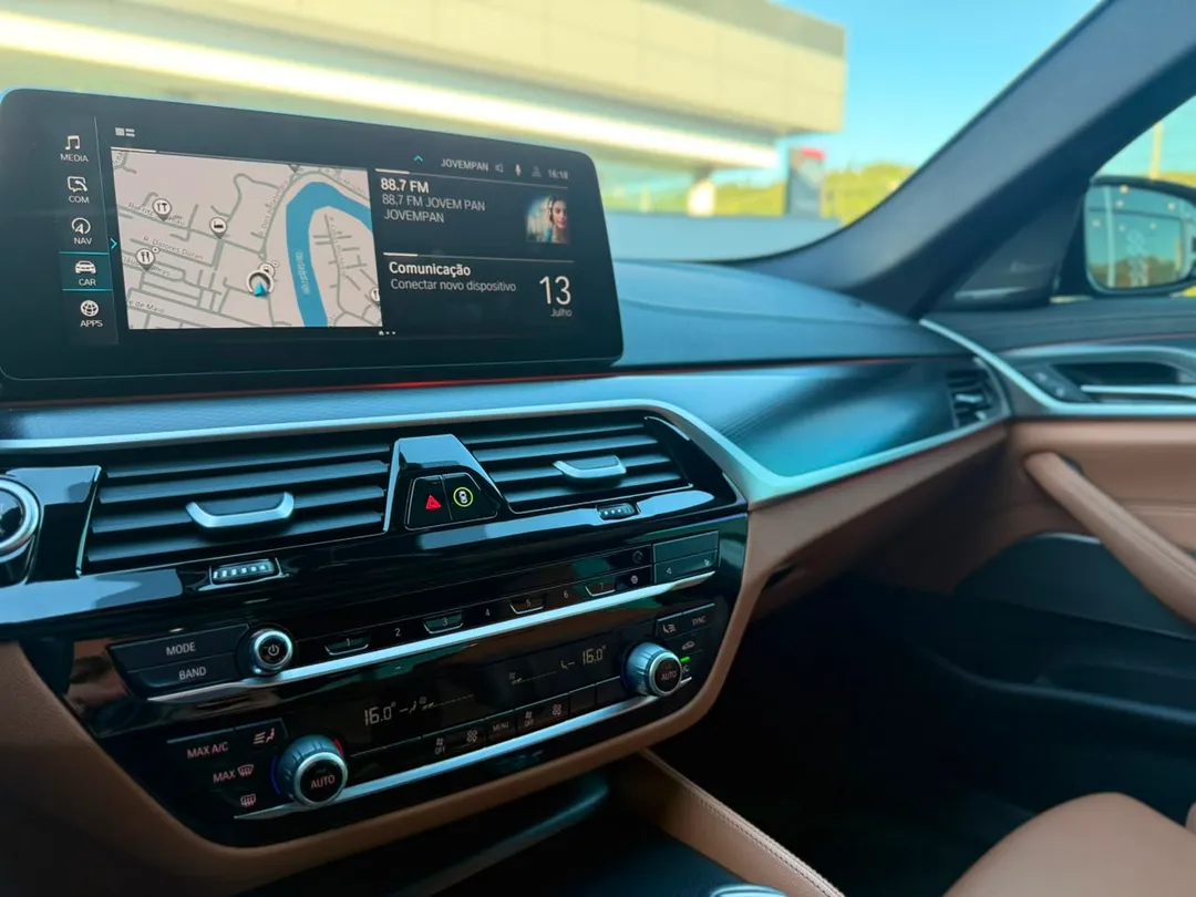 BMW-530e-530e M Sport 2.0 Turbo Aut. (Híbrido)