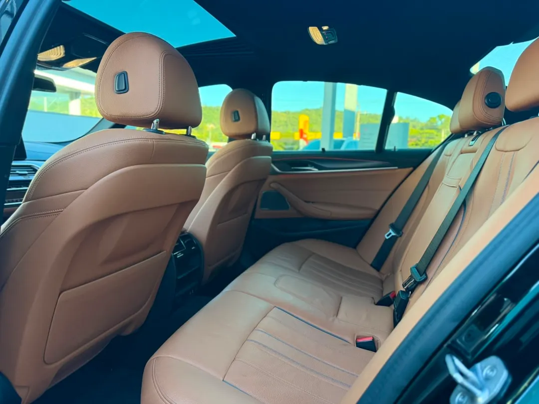 BMW-530e-530e M Sport 2.0 Turbo Aut. (Híbrido)