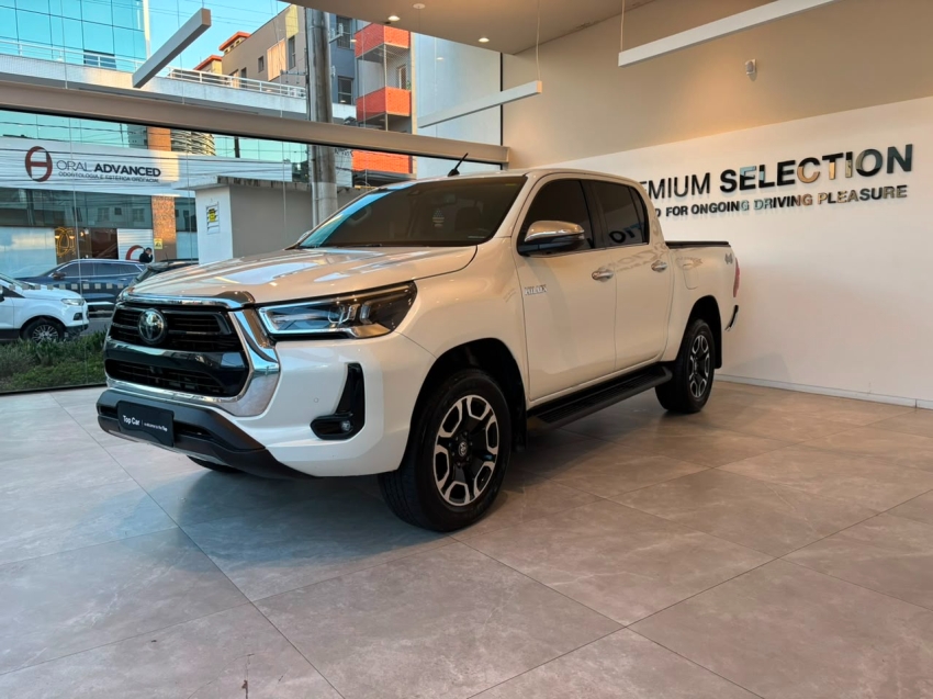 Toyota-HILUX-2.8 D-4D TURBO DIESEL CD SRX 4X4 AUTOMÁTICO