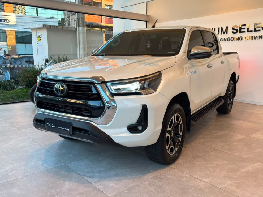 Toyota-HILUX-2.8 D-4D TURBO DIESEL CD SRX 4X4 AUTOMÁTICO