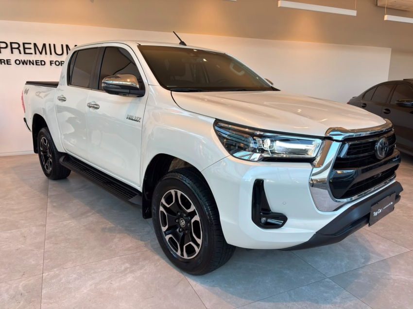 Toyota-HILUX-2.8 D-4D TURBO DIESEL CD SRX 4X4 AUTOMÁTICO