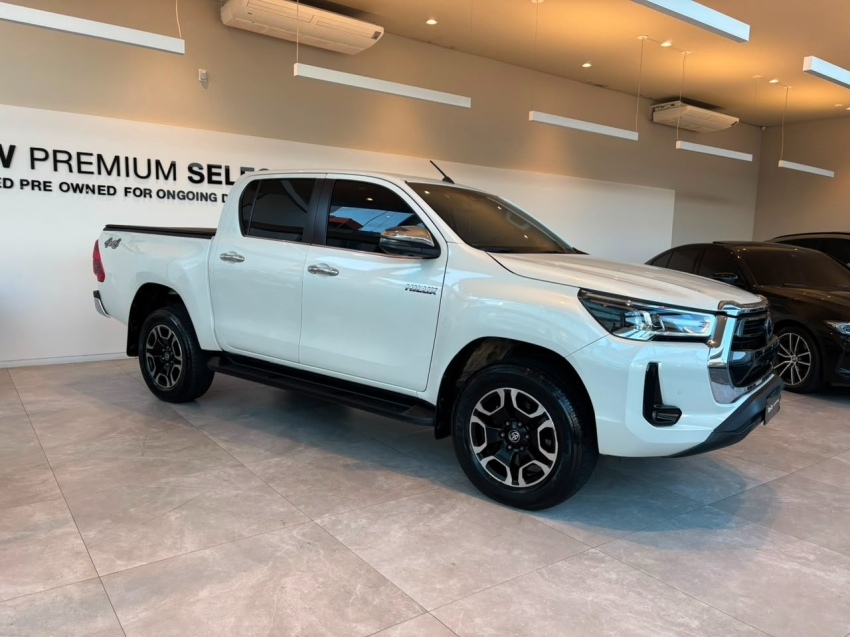 Toyota-HILUX-2.8 D-4D TURBO DIESEL CD SRX 4X4 AUTOMÁTICO