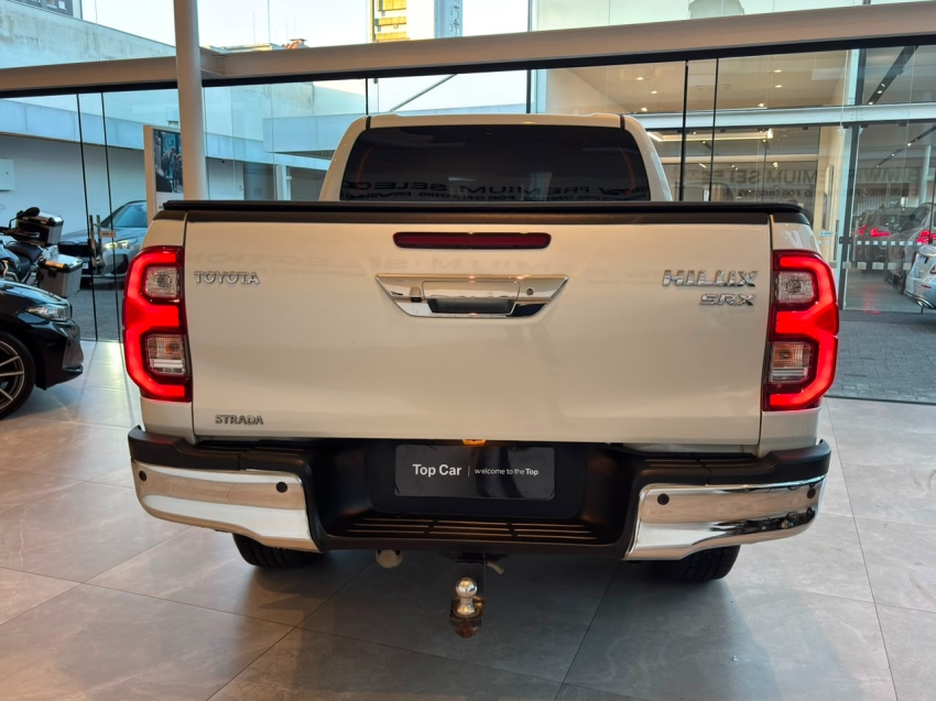 Toyota-HILUX-2.8 D-4D TURBO DIESEL CD SRX 4X4 AUTOMÁTICO