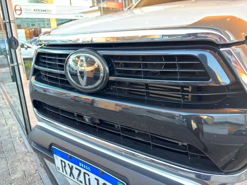 Toyota-HILUX-2.8 D-4D TURBO DIESEL CD SRX 4X4 AUTOMÁTICO
