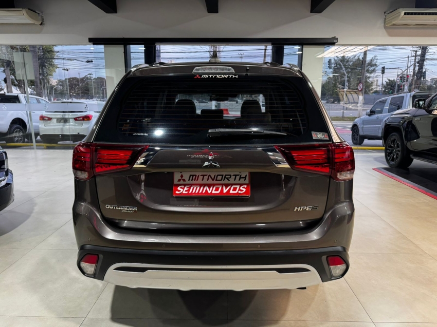 Mitsubishi-OUTLANDER-3.0 MIVEC V6 GASOLINA HPE-S AWD AUTOMÁTICO