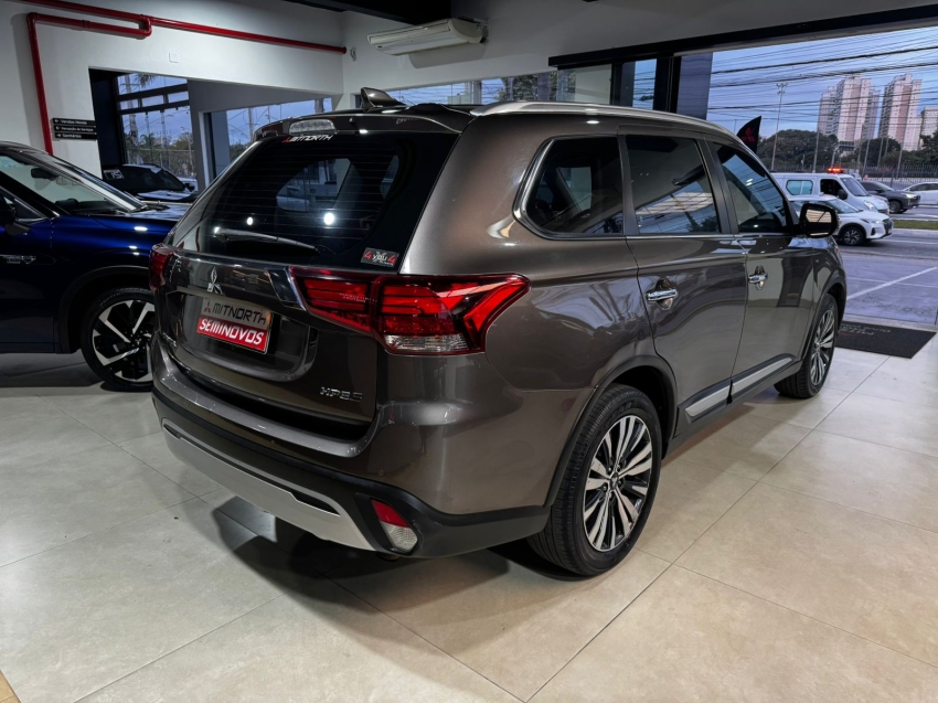 Mitsubishi-OUTLANDER-3.0 MIVEC V6 GASOLINA HPE-S AWD AUTOMÁTICO