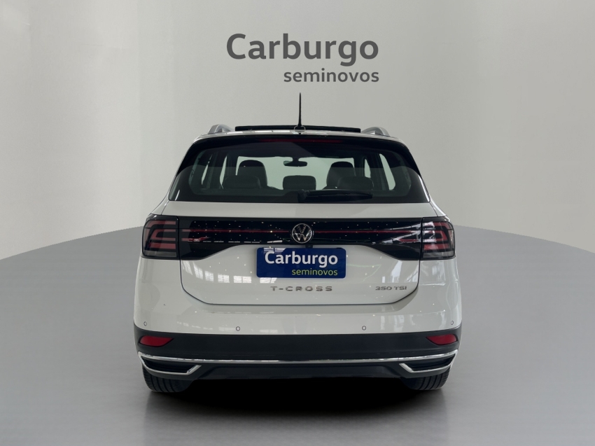 Volkswagen-T-CROSS-1.4 250 TSI TOTAL FLEX HIGHLINE AUTOMÁTICO