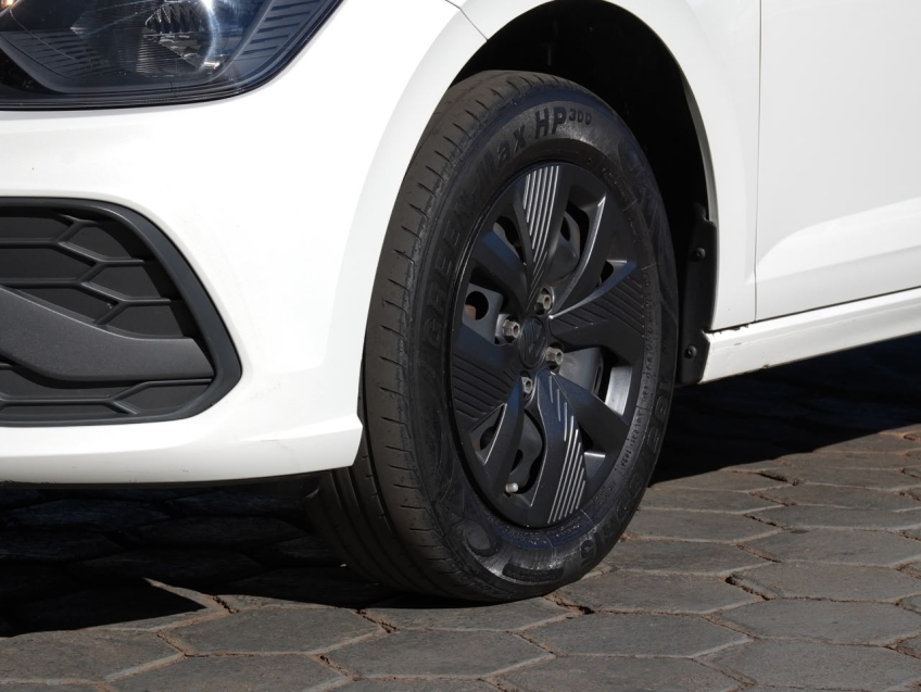 Volkswagen-POLO-1.0 MPI TRACK MANUAL