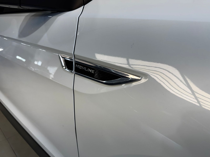 Volkswagen-T-CROSS-1.4 250 TSI TOTAL FLEX HIGHLINE AUTOMÁTICO