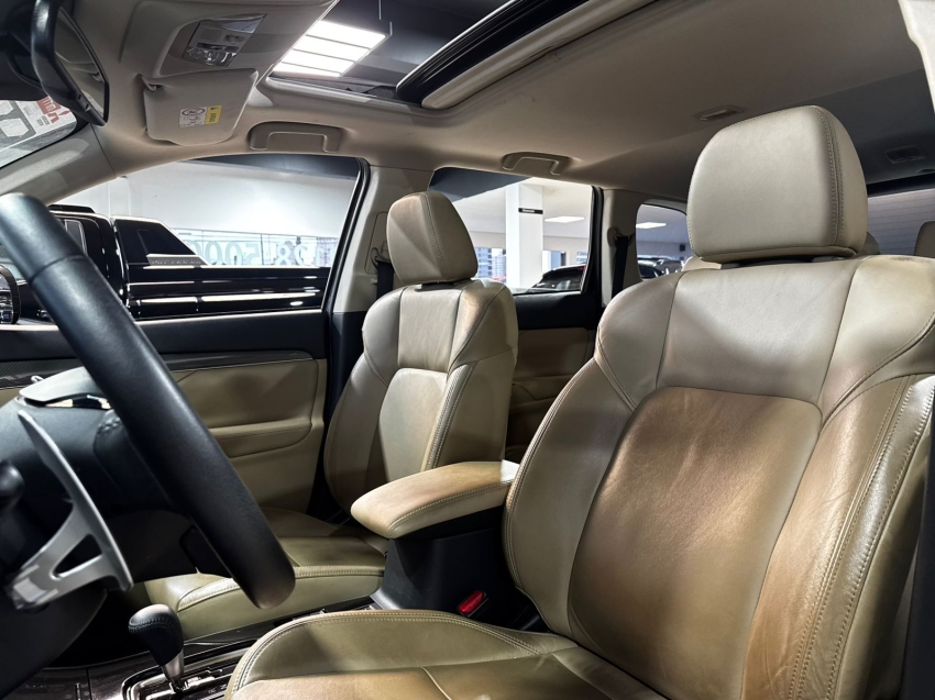 Mitsubishi-OUTLANDER-3.0 MIVEC V6 GASOLINA HPE-S AWD AUTOMÁTICO