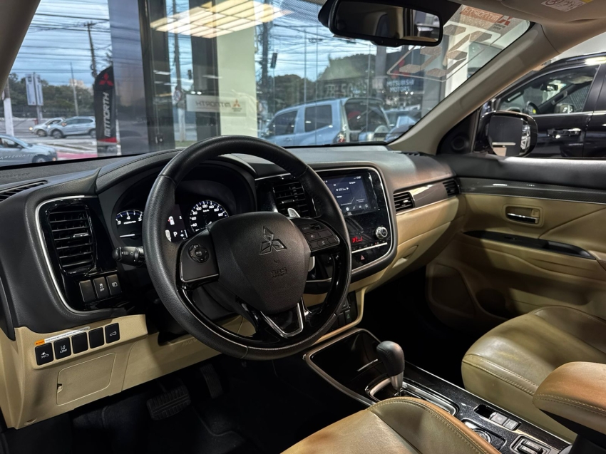 Mitsubishi-OUTLANDER-3.0 MIVEC V6 GASOLINA HPE-S AWD AUTOMÁTICO