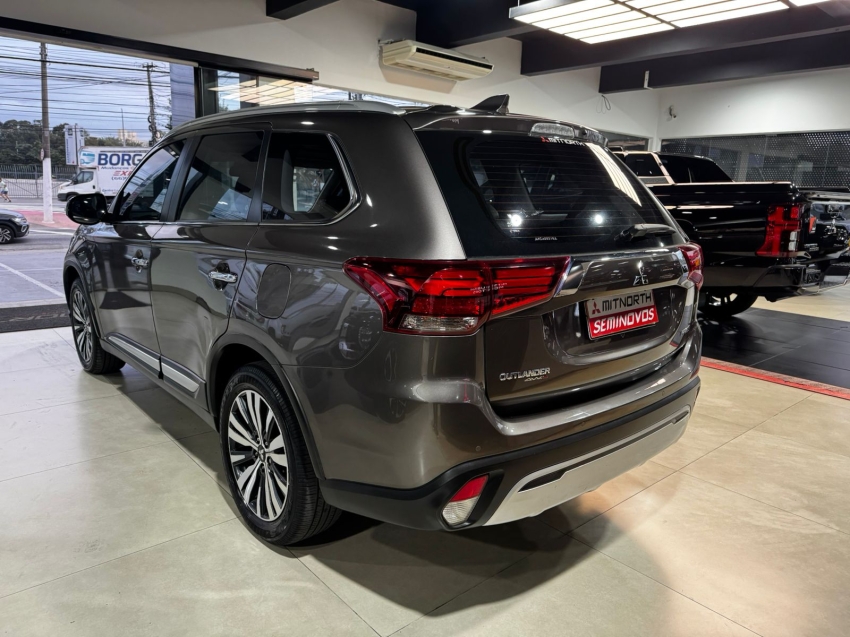 Mitsubishi-OUTLANDER-3.0 MIVEC V6 GASOLINA HPE-S AWD AUTOMÁTICO