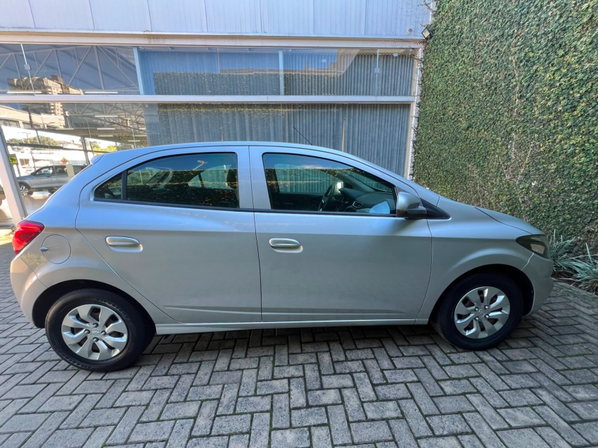 GM - Chevrolet-ONIX-1.0 MPFI LT 8V FLEX 4P MANUAL