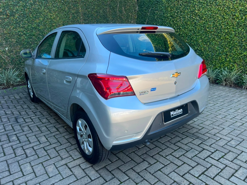 GM - Chevrolet-ONIX-1.0 MPFI LT 8V FLEX 4P MANUAL