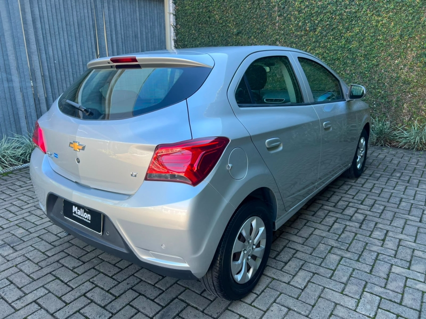 GM - Chevrolet-ONIX-1.0 MPFI LT 8V FLEX 4P MANUAL