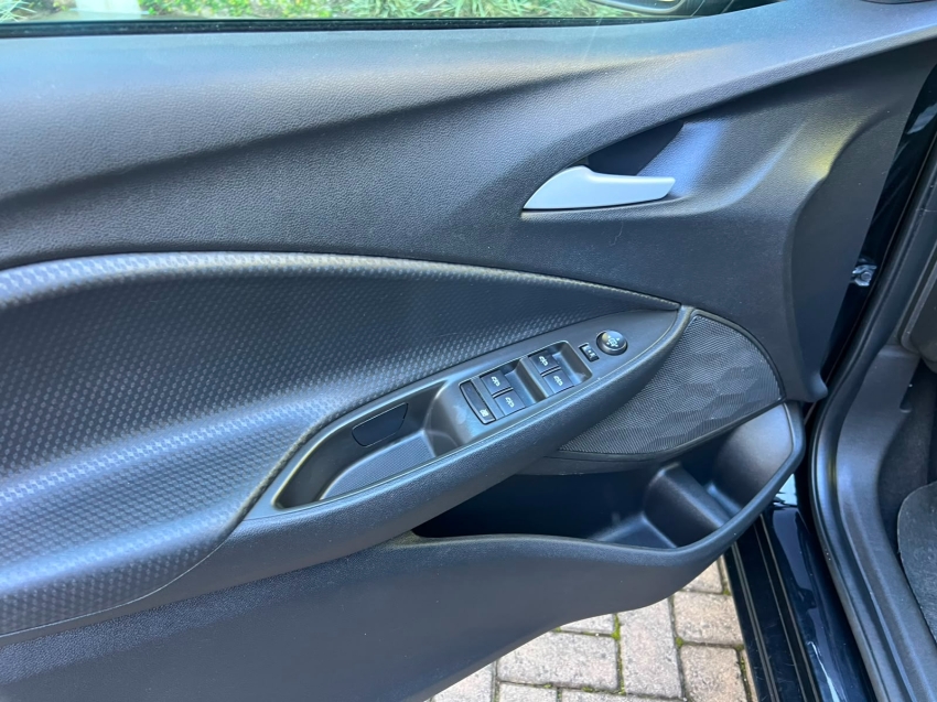 GM - Chevrolet-ONIX-1.0 TURBO FLEX LT MANUAL