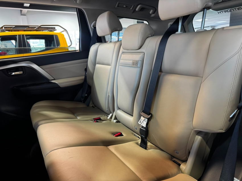 Mitsubishi-PAJERO SPORT-2.4 16V MIVEC TURBO DIESEL HPE-S AWD AUTOMÁTICO