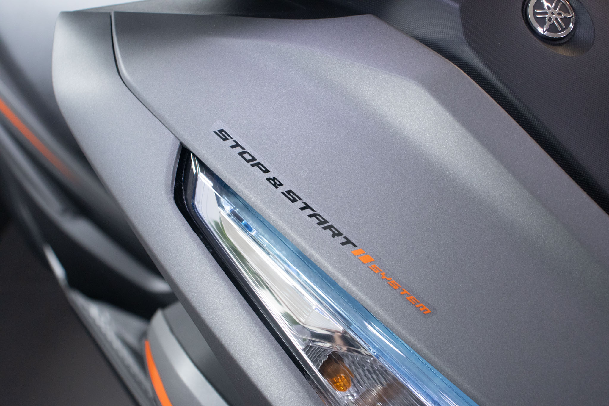 YAMAHA-FLUO-FLUO 125 CONNECTED (Híbrido)