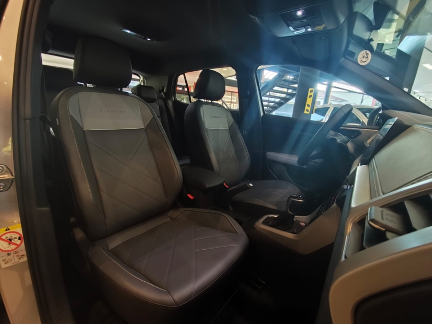 Volkswagen-T-CROSS-1.0 200 TSI TOTAL FLEX COMFORTLINE AUTOMÁTICO