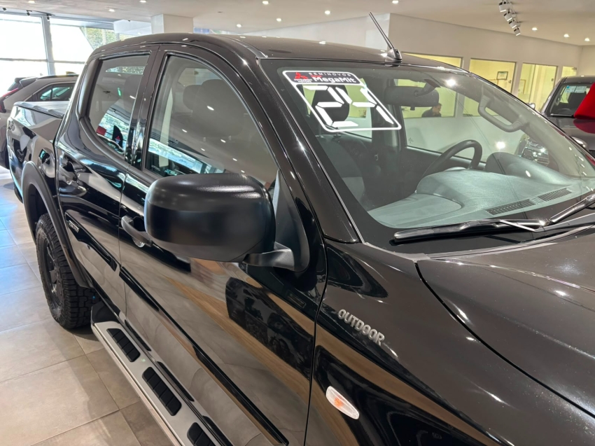 Mitsubishi-L200 TRITON-2.4 16V TURBO DIESEL OUTDOOR GLS CD 4X4 AUTOMÁTICO