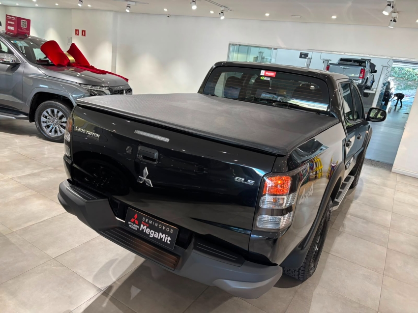 Mitsubishi-L200 TRITON-2.4 16V TURBO DIESEL OUTDOOR GLS CD 4X4 AUTOMÁTICO