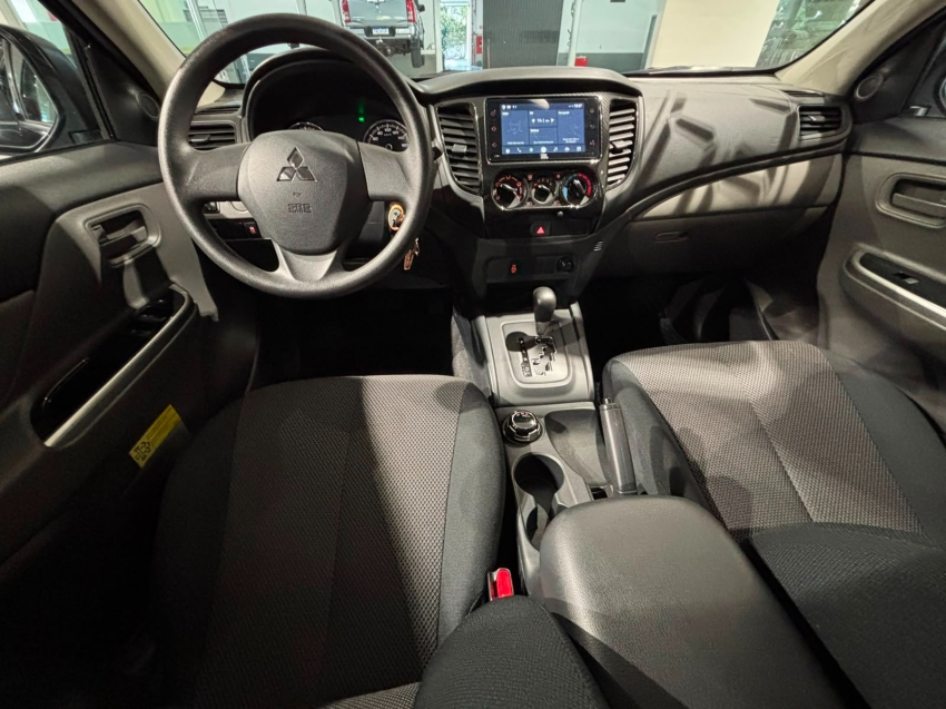 Mitsubishi-L200 TRITON-2.4 16V TURBO DIESEL OUTDOOR GLS CD 4X4 AUTOMÁTICO