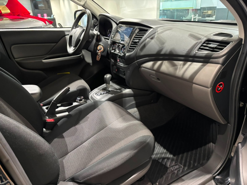 Mitsubishi-L200 TRITON-2.4 16V TURBO DIESEL OUTDOOR GLS CD 4X4 AUTOMÁTICO