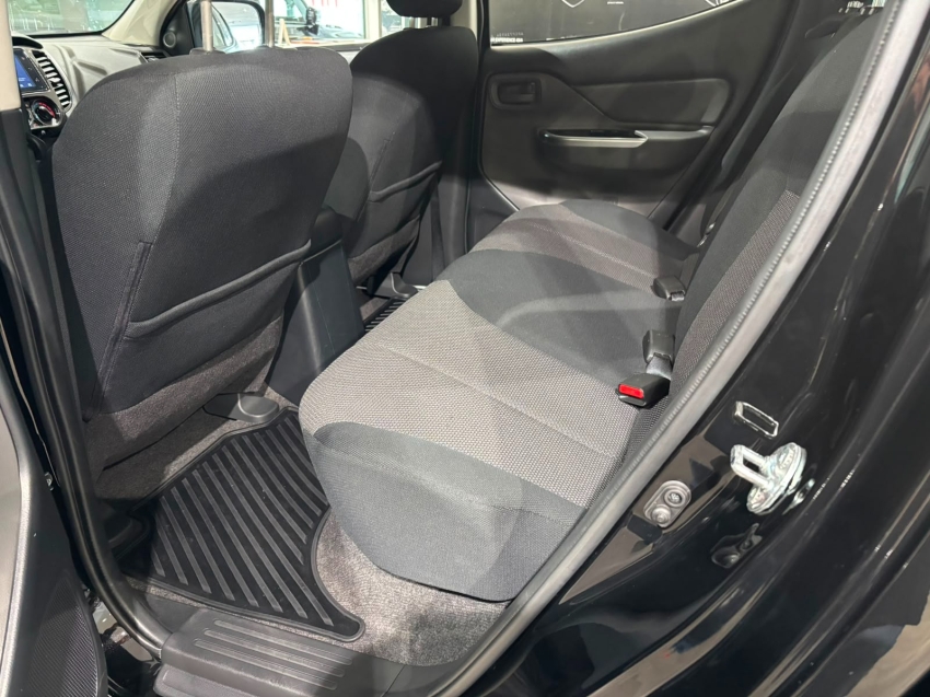 Mitsubishi-L200 TRITON-2.4 16V TURBO DIESEL OUTDOOR GLS CD 4X4 AUTOMÁTICO