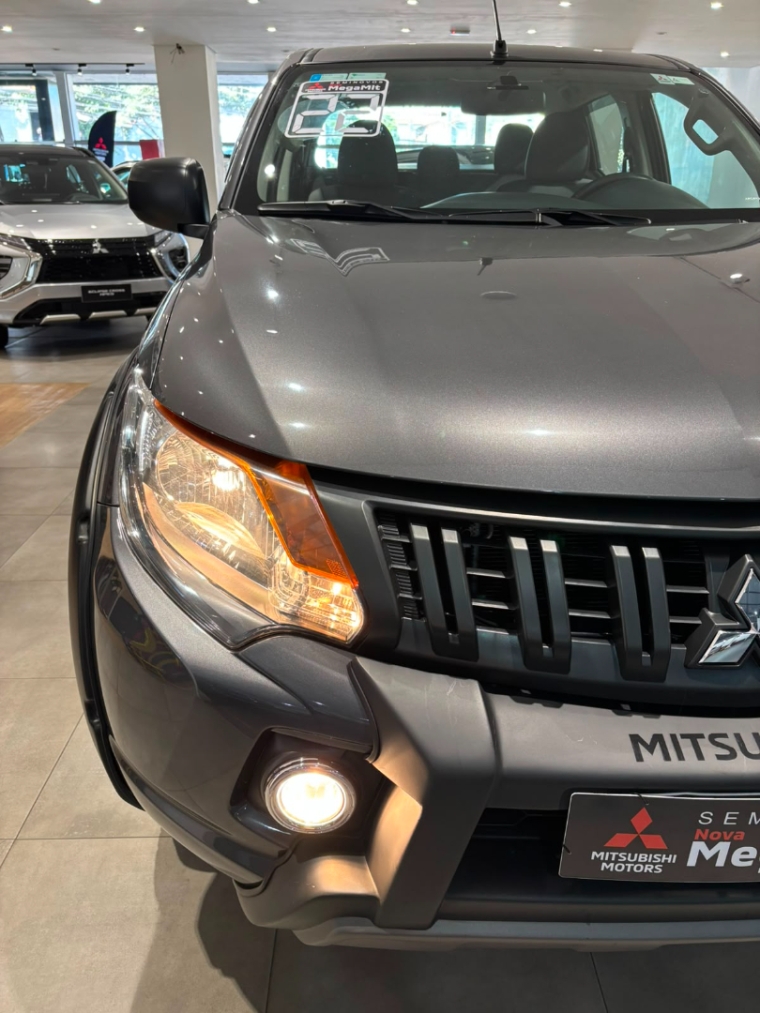 Mitsubishi-L200 TRITON-2.4 16V TURBO DIESEL OUTDOOR GLX CD 4X4 MANUAL