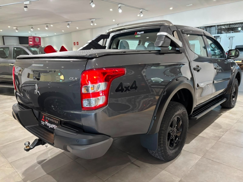 Mitsubishi-L200 TRITON-2.4 16V TURBO DIESEL OUTDOOR GLX CD 4X4 MANUAL