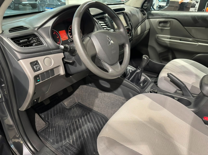 Mitsubishi-L200 TRITON-2.4 16V TURBO DIESEL OUTDOOR GLX CD 4X4 MANUAL