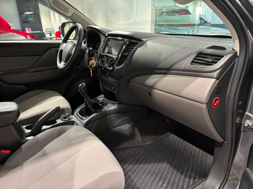 Mitsubishi-L200 TRITON-2.4 16V TURBO DIESEL OUTDOOR GLX CD 4X4 MANUAL