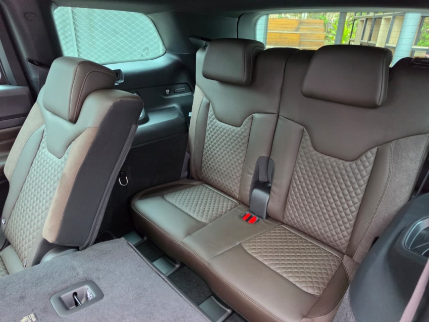 Jeep-COMMANDER-2.0 TD380 TURBO DIESEL OVERLAND AT9
