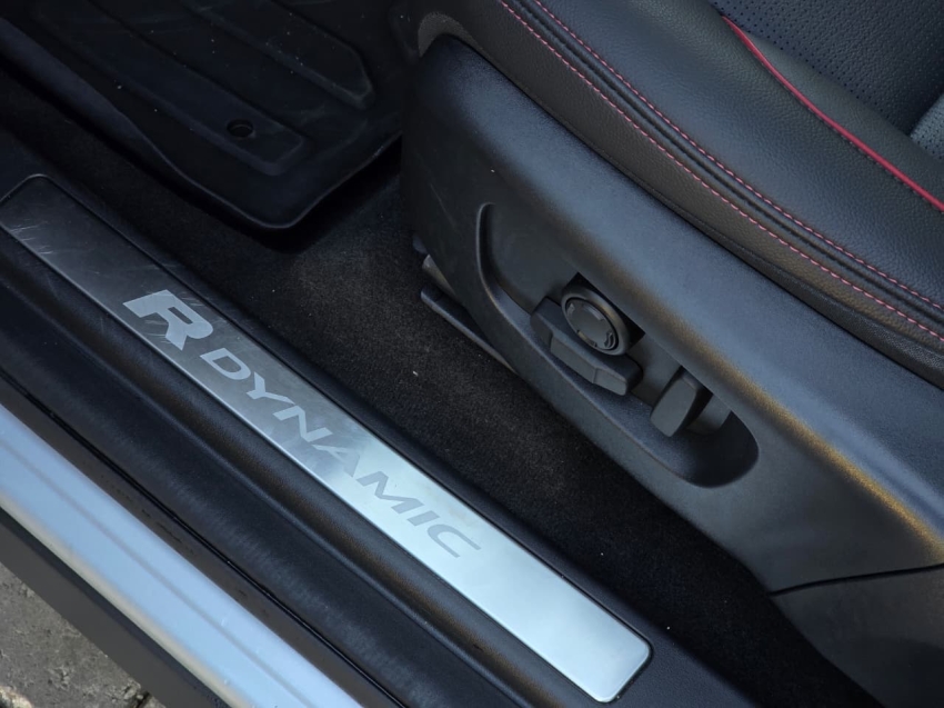 Land Rover-DISCOVERY SPORT-2.0 P250 TURBO FLEX R-DYNAMIC SE AUTOMÁTICO