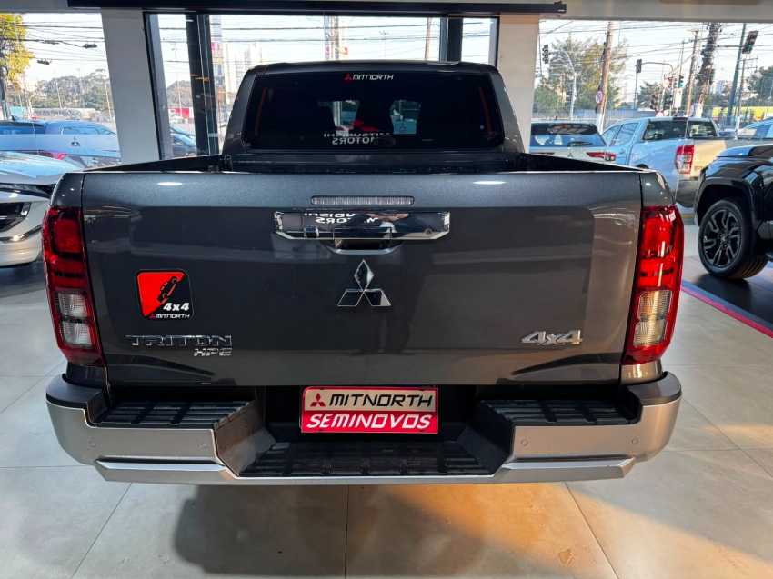 Mitsubishi-TRITON-2.4 BITURBO DIESEL CD HPE 4X4 AUTOMÁTICO